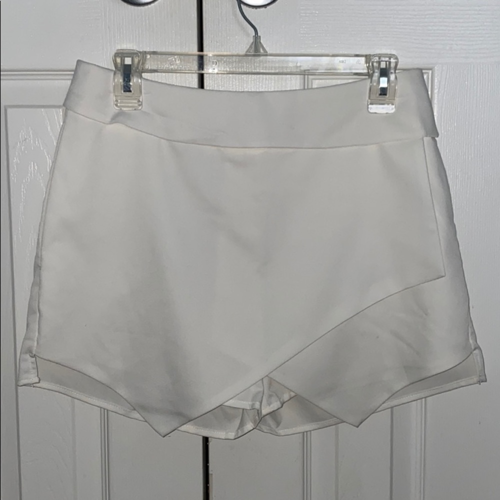 White medium envelope skirt